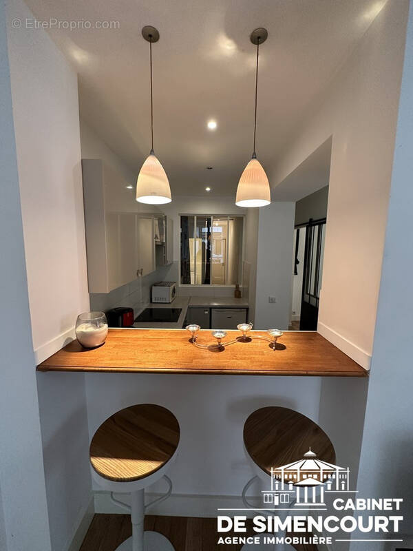 Appartement à PARIS-16E