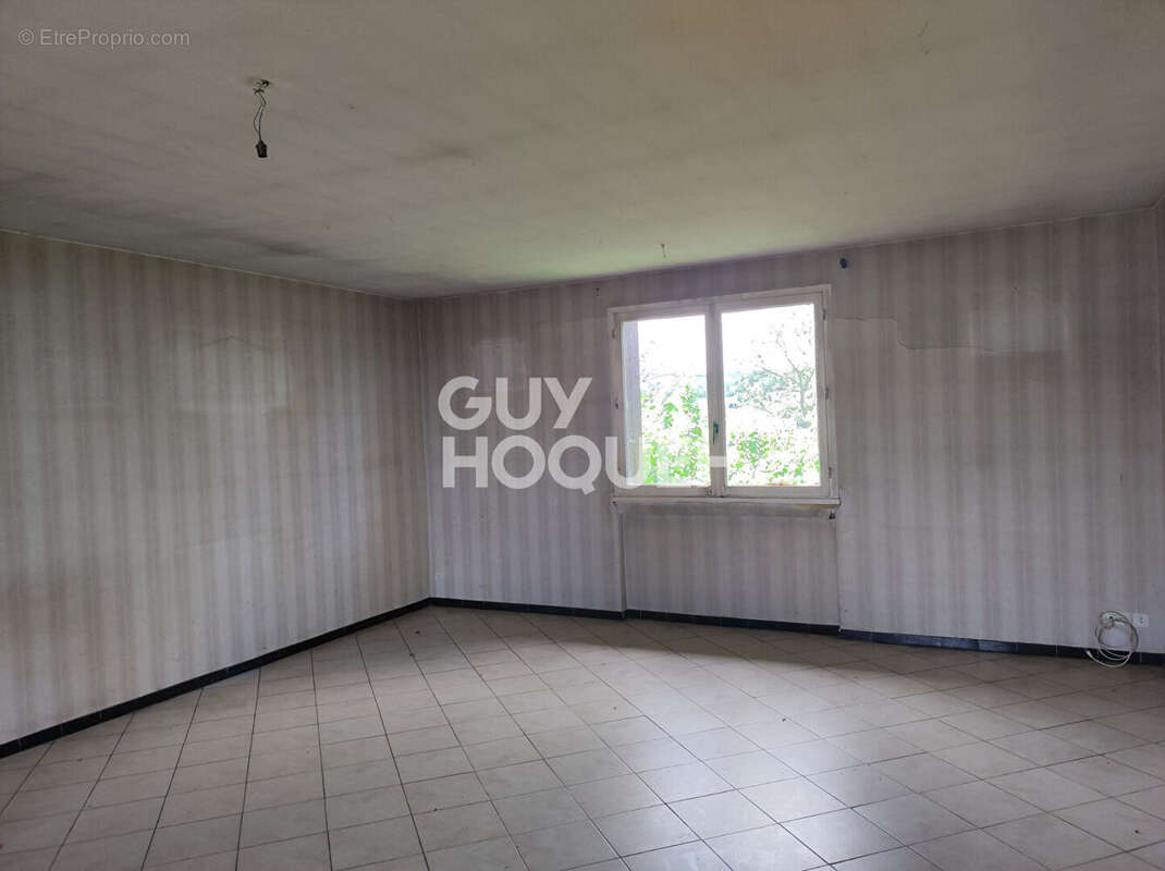 Maison à BUSSY-ALBIEUX