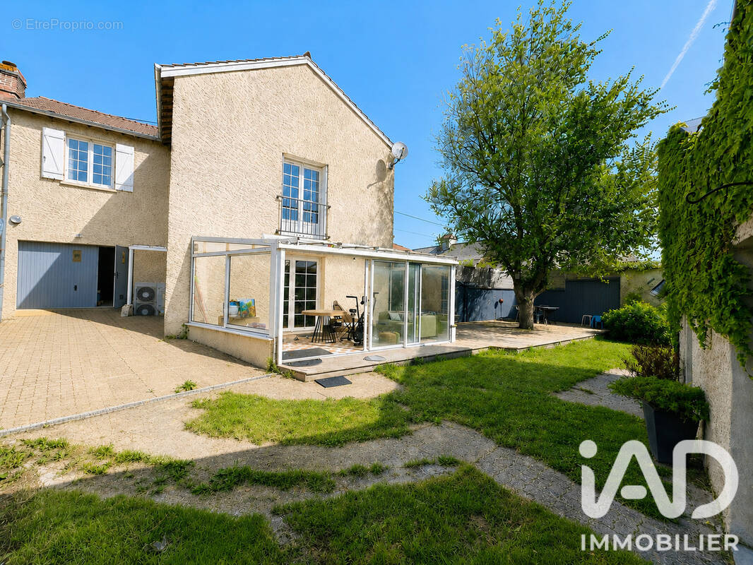 Photo 1 - Maison à ECROSNES
