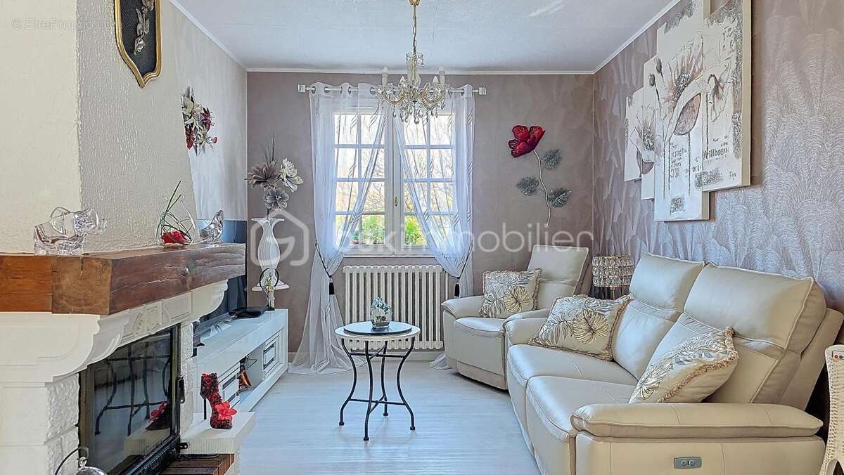 Maison à JOUY-LE-CHATEL