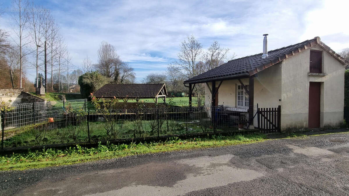 20251212_111332 - Maison à SAINT-FRONT-LA-RIVIERE