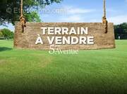 Terrain à SAINT-MAUR-DES-FOSSES