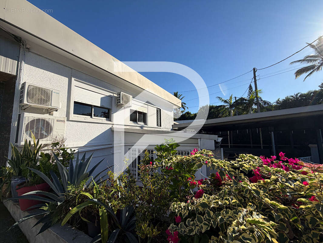 Un ensemble immobilier rare au coeur de Manapany-les-Bains - photo 3