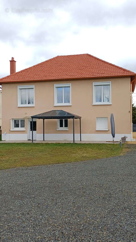 Maison à SAINT-YORRE