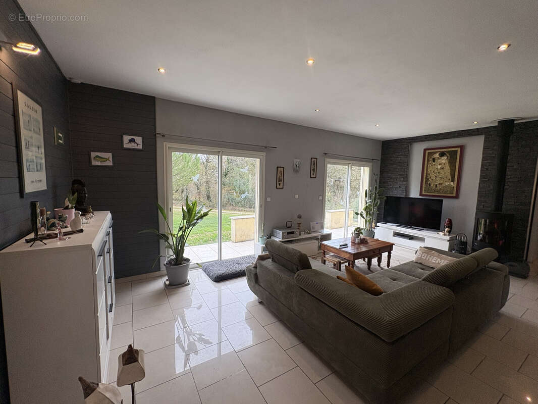 Maison à MONTAIGU-DE-QUERCY