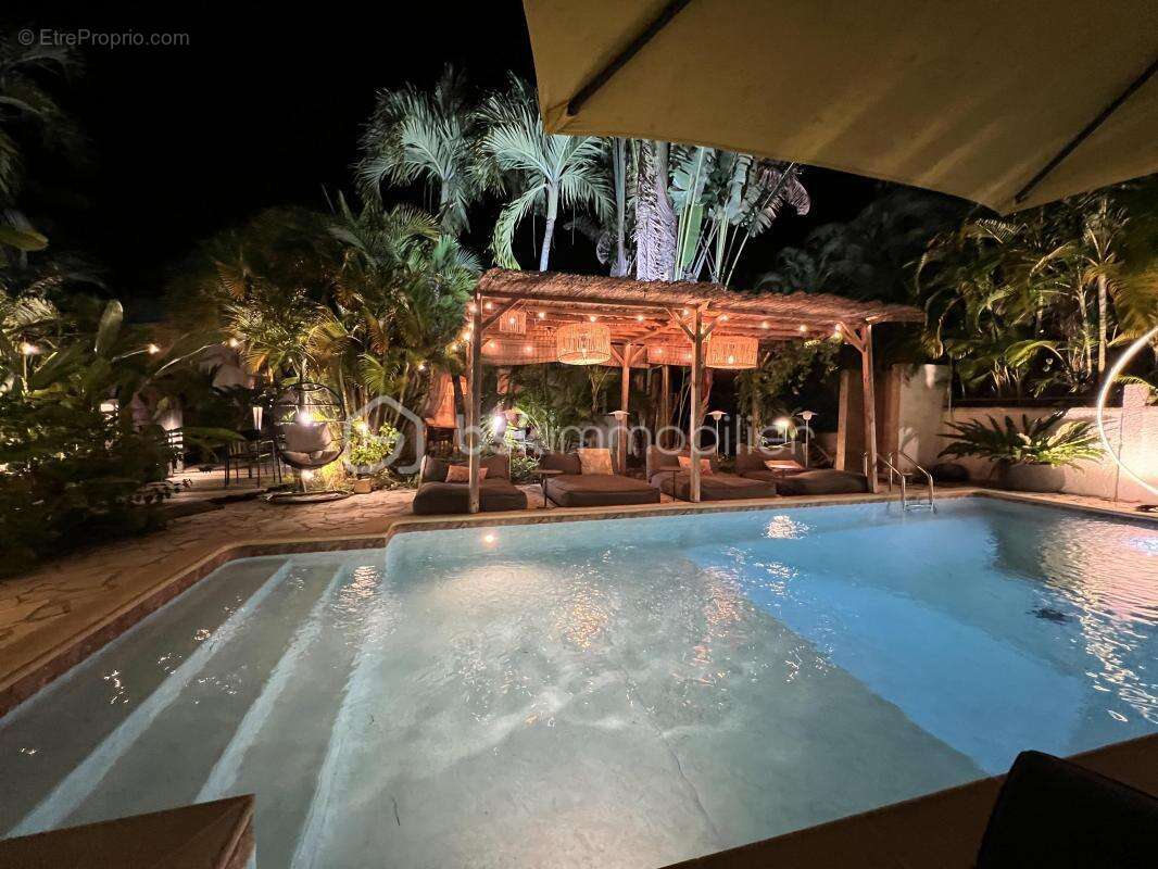 Commerce à SAINTE-ANNE