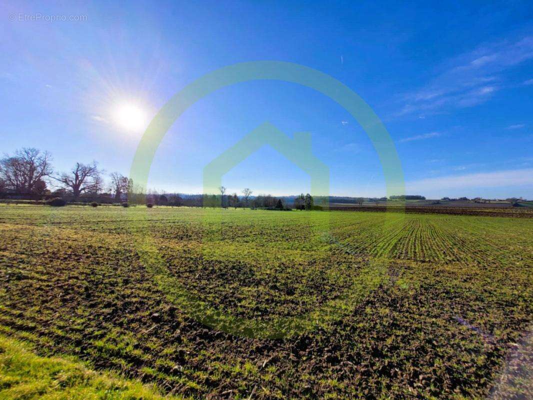 Terrain à ALLAS-BOCAGE