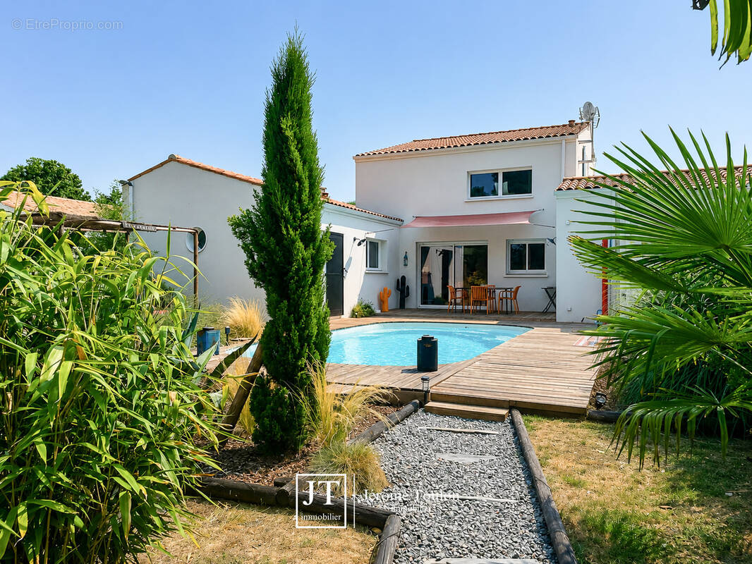 Maison à MORNAC-SUR-SEUDRE
