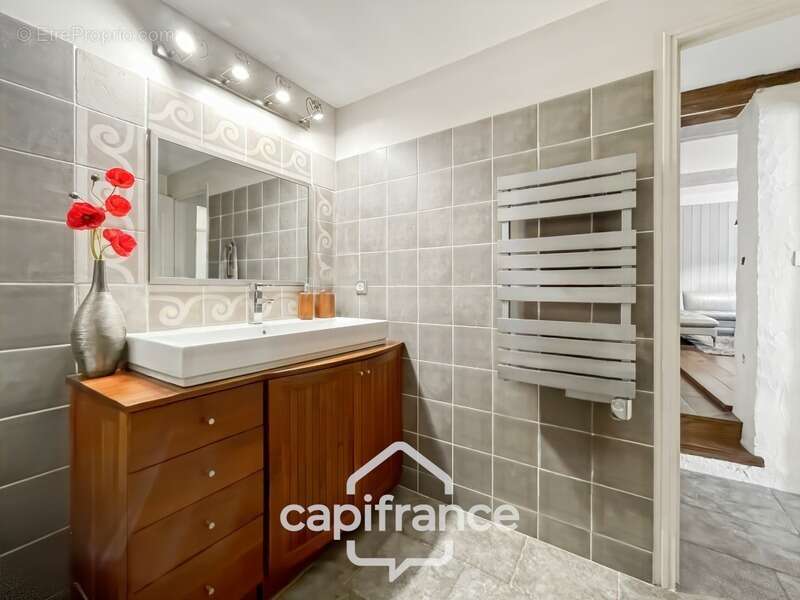 belle poportunité sur Alleins : maison de village de 102 m2 entièrement rénovée et climatisée, 2 niveaux avec 2 grandes chambres - photo 24