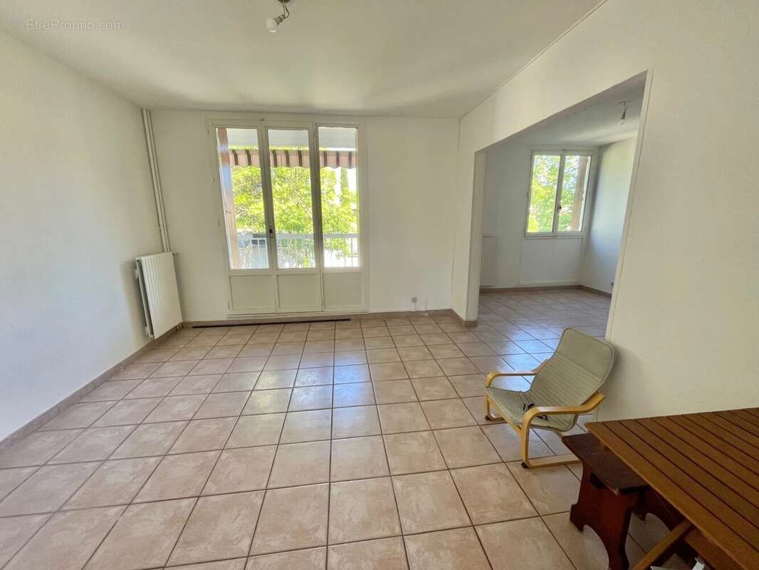 Appartement à VENELLES