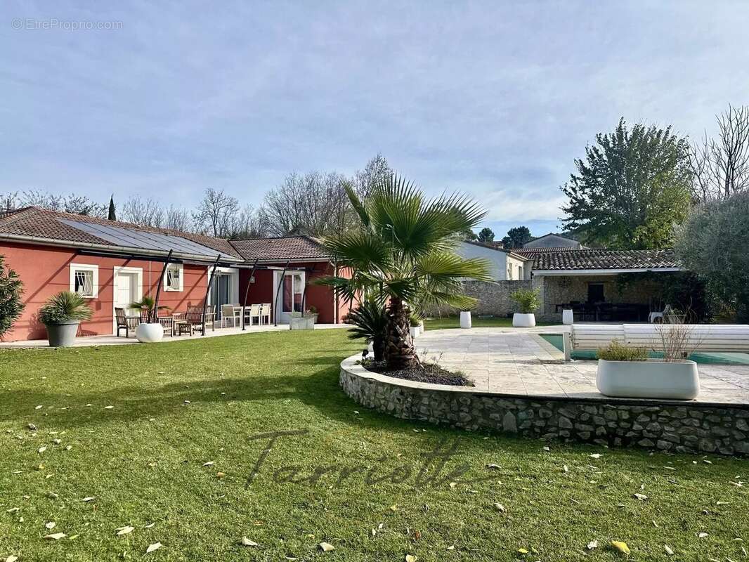 Maison à MONTELIMAR