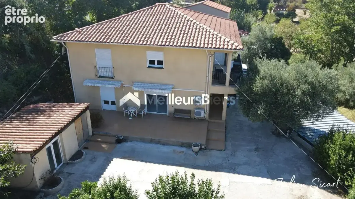 Maison 4 faces de 213 m² habitables – 2 appartements T4 – Terrain de 535 m² - photo 2