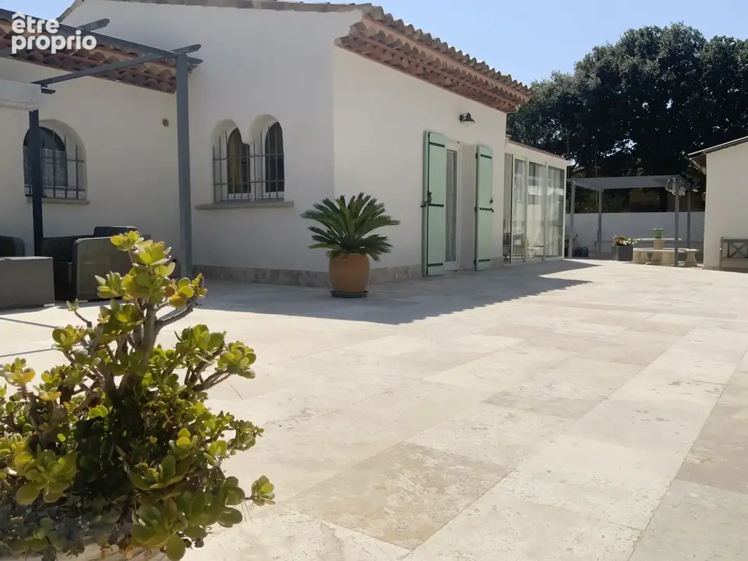 Villa de plain pied sur beau terrain arboré avec piscine, et studio indépendant. - photo 4