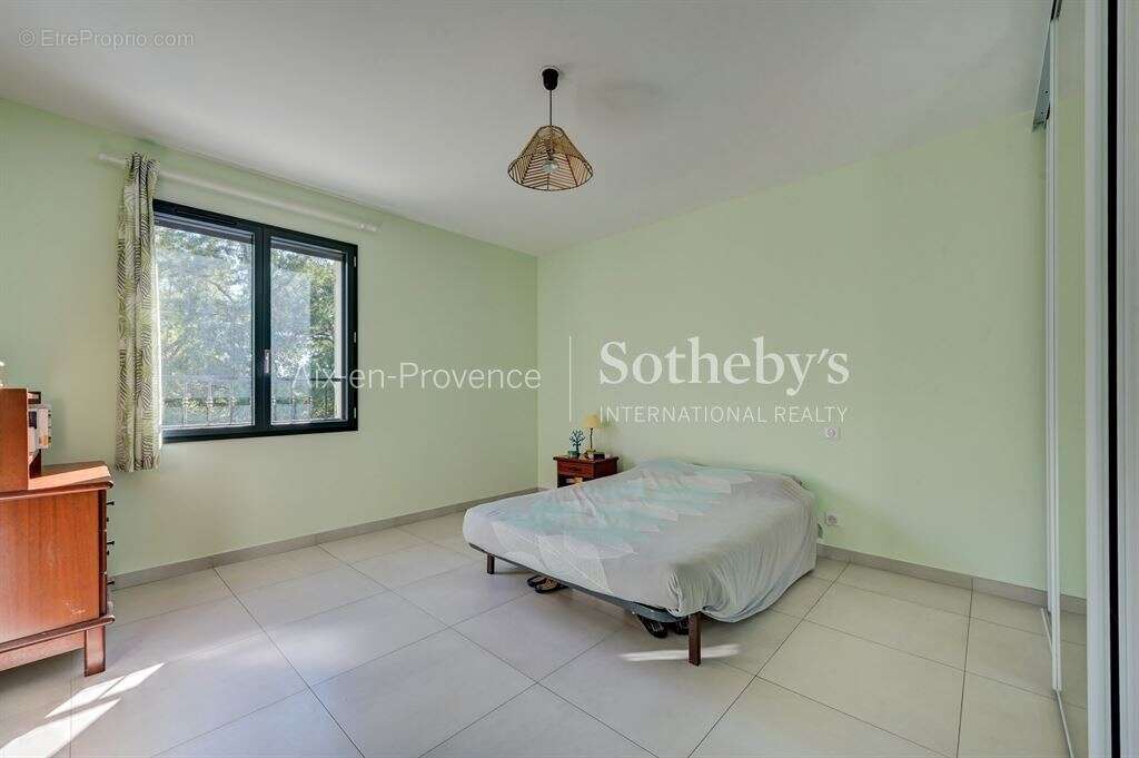 Maison familiale 200 m² sur 2100 m² à vendre à l'ouest d'Aix-en-Provence - photo 6