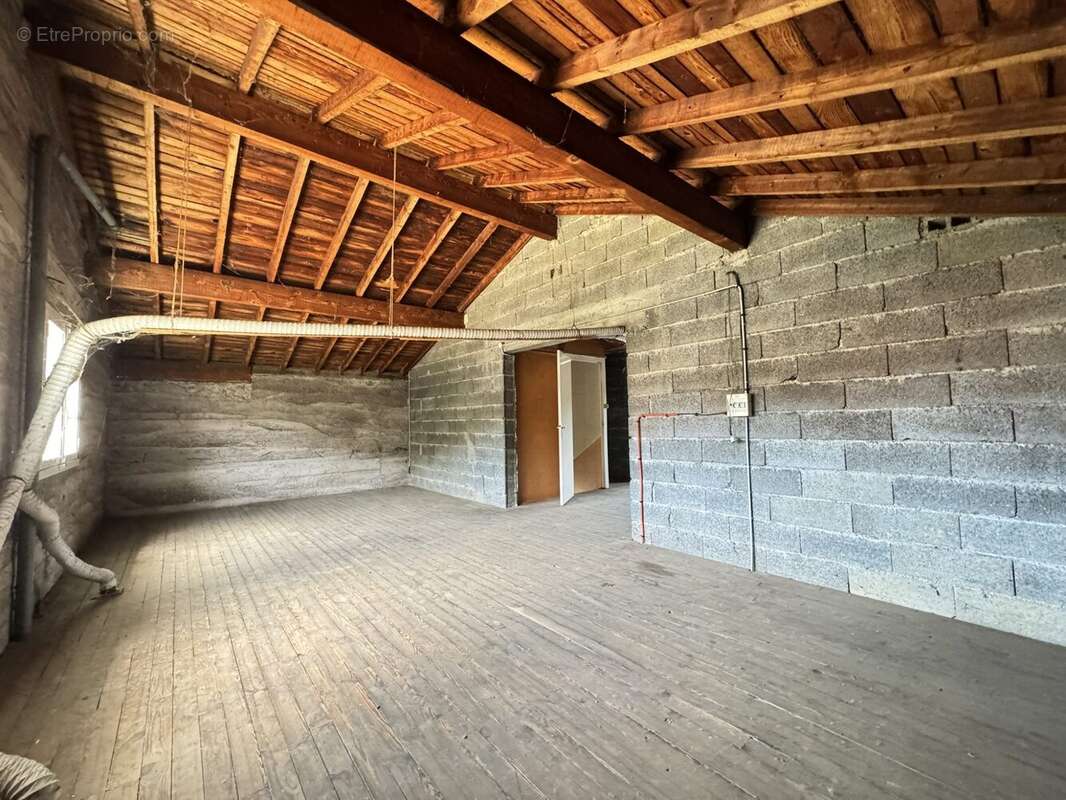 Appartement à SAINT-PRIEST-EN-JAREZ