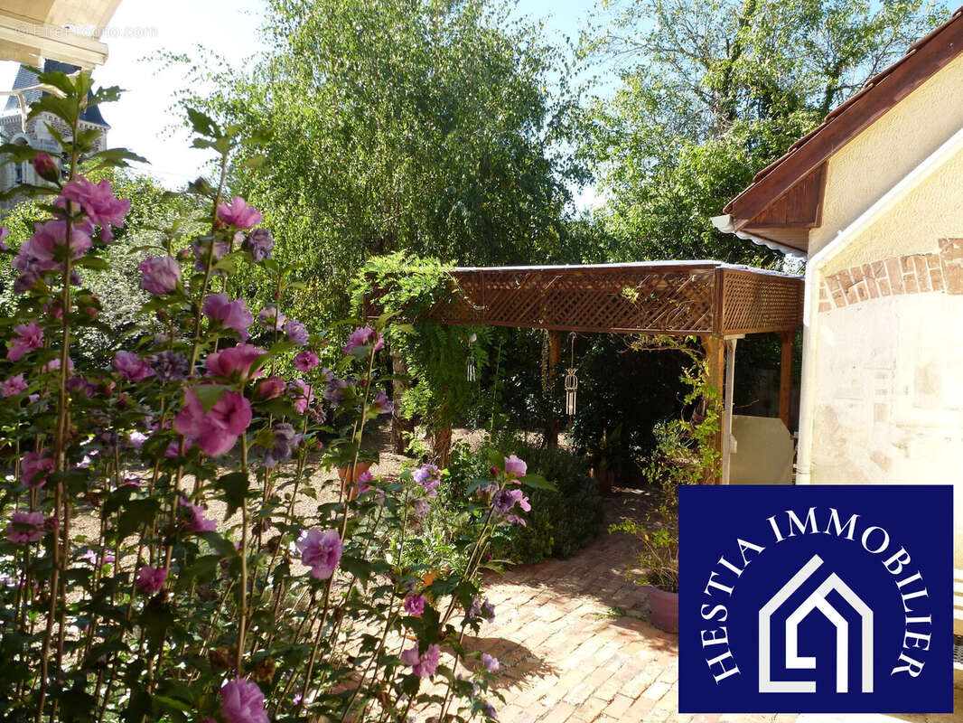 Maison à SAVIGNY-EN-TERRE-PLAINE