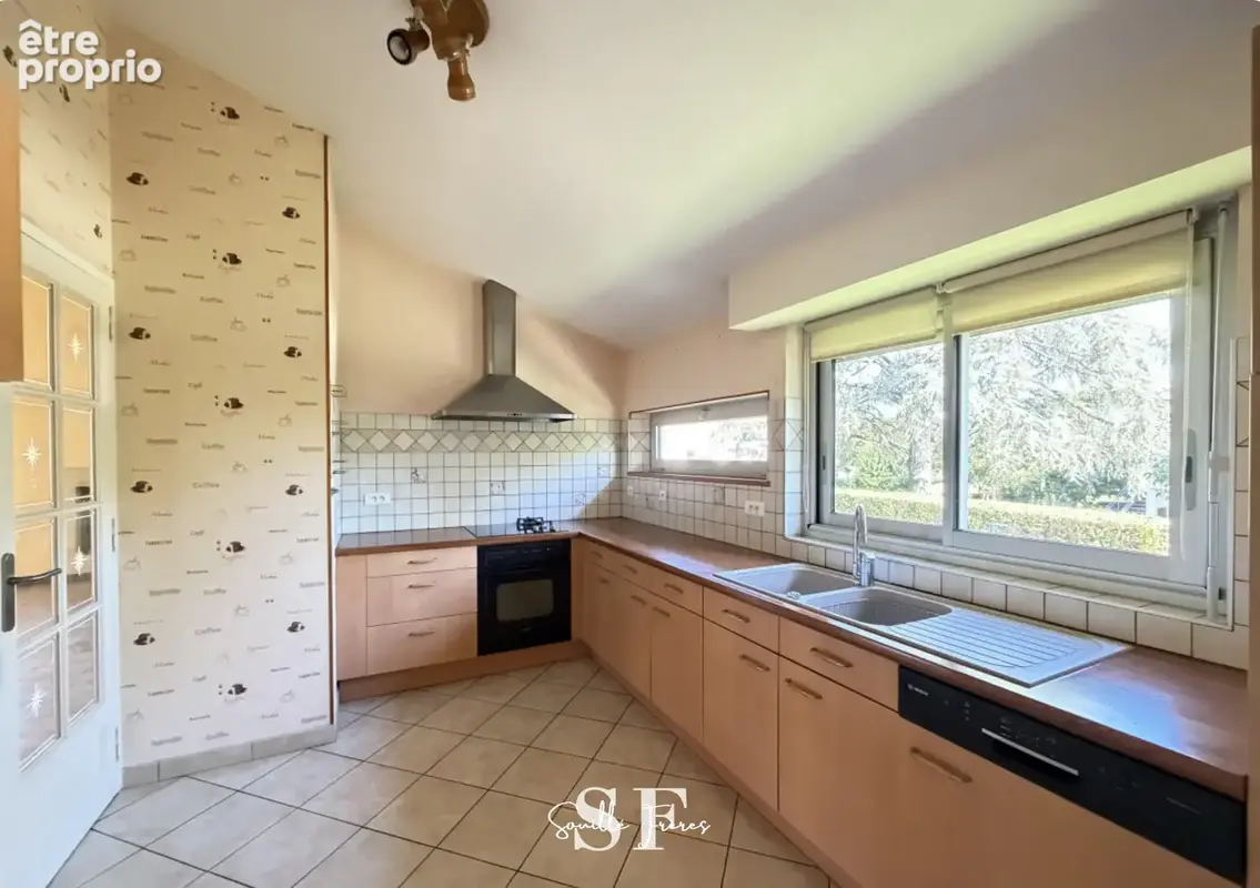 Agen - villa d architecte avec double garage et jardin. - photo 9
