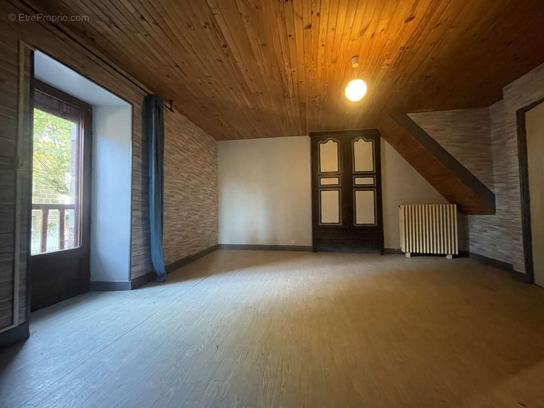 Maison à VARS-SUR-ROSEIX