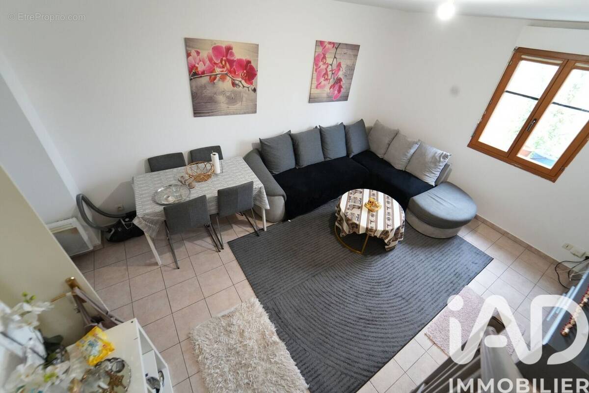 Photo 1 - Appartement à COMBS-LA-VILLE