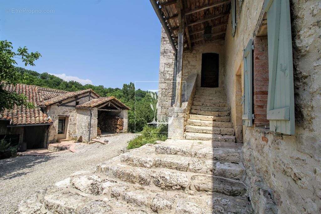 Propriété d’exception du XVIIe siècle au cœur de 7,4 hectares – Calme absolu - photo 9