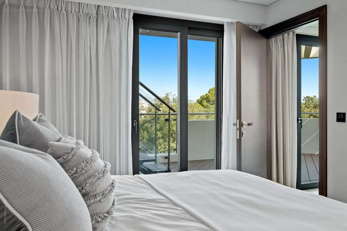 CAP D'ANTIBES -  Sous offre - Penthouse de 185m² dans résidence d'exception - E42 - photo 8