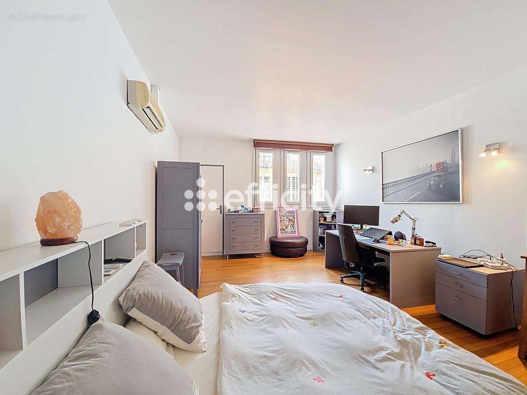Appartement à MARSEILLE-6E