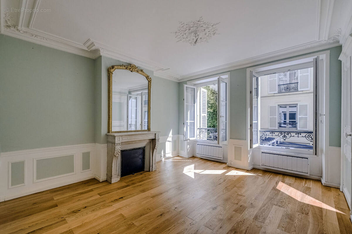 Appartement à PARIS-8E