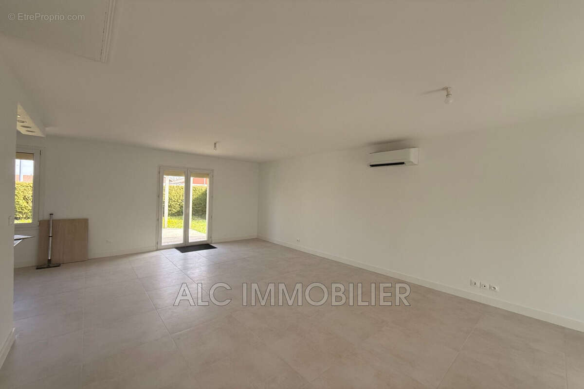 Maison à CHAMPFLEUR