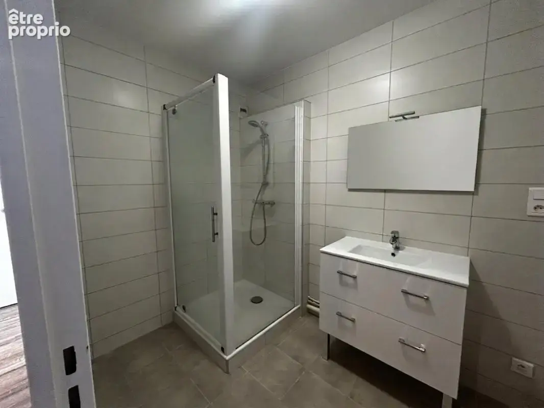 EXCLUSIVITÉ ,T2 spacieux entièrement rénové de 65,26 m² avec parking privatif - photo 5