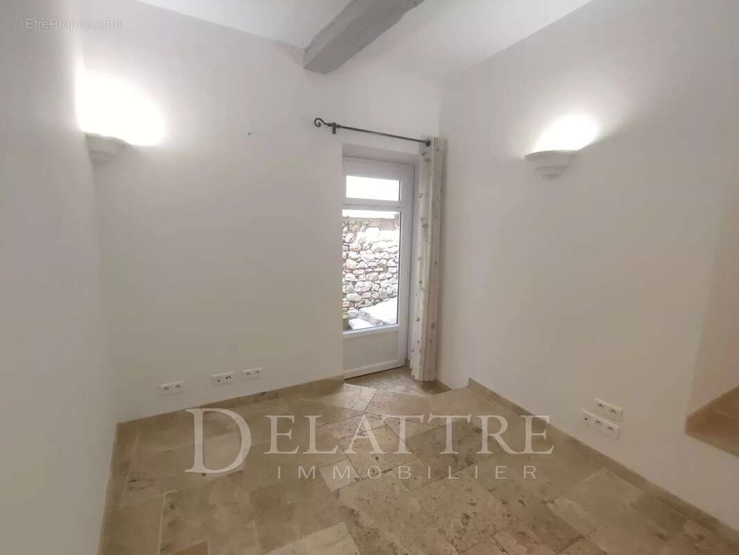 Appartement à CHATEAUNEUF-GRASSE