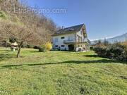 Maison à SAINT-ALBAN-DE-MONTBEL