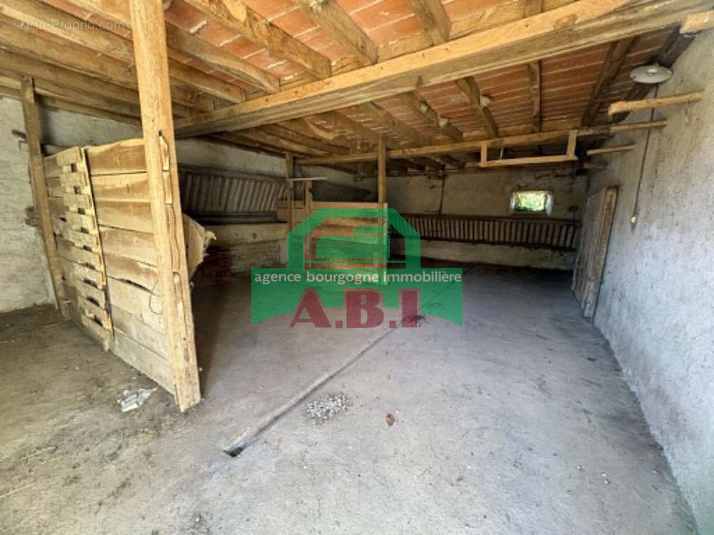 58, secteur Moraches - Ancien corps de ferme indépendant sur 3200m2 de terrain. - photo 15
