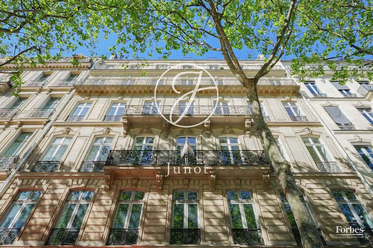 Appartement à PARIS-8E