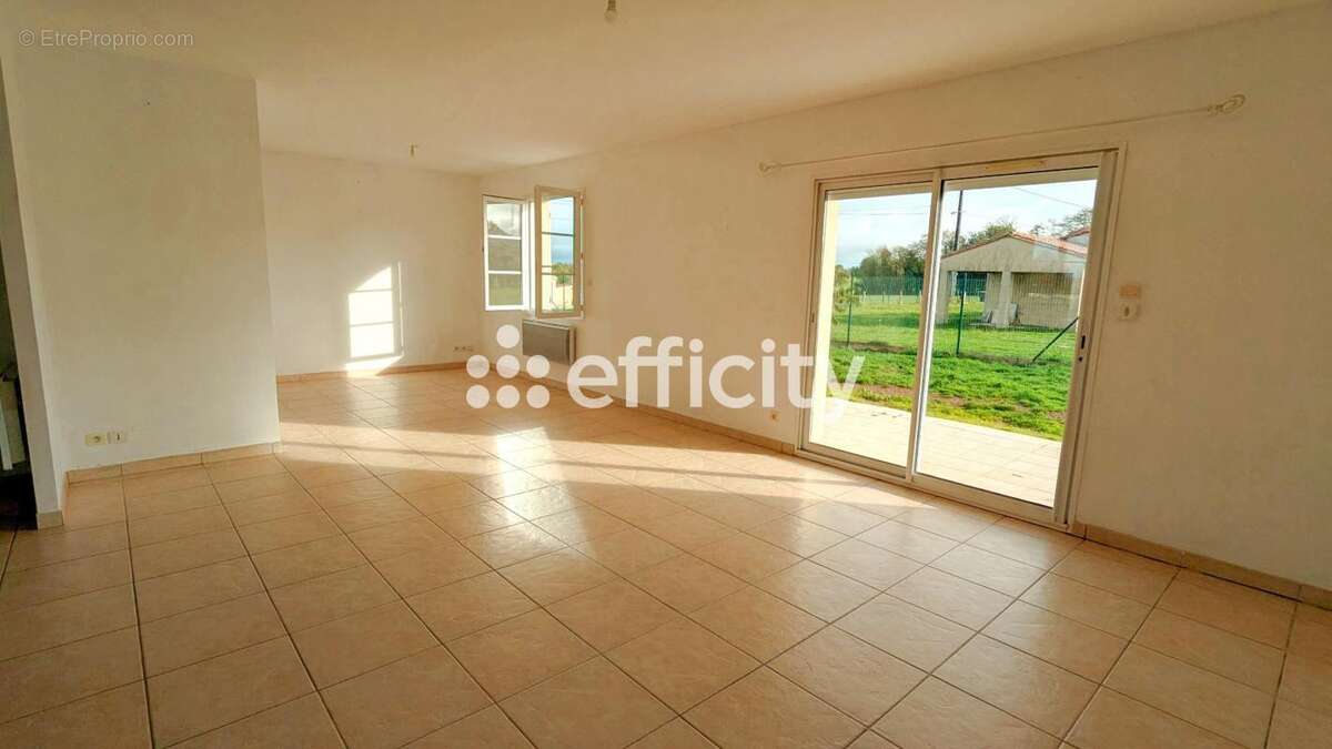 Maison à SAINT-ADJUTORY