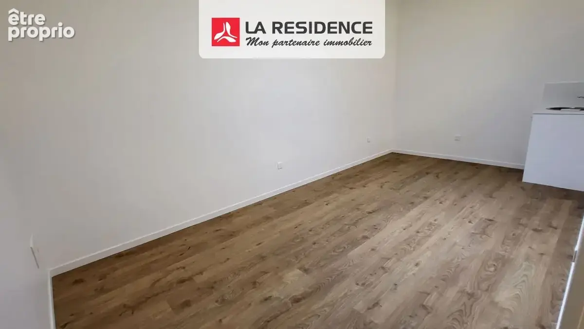 Commerce 130 m² à Plaisir  - photo 2