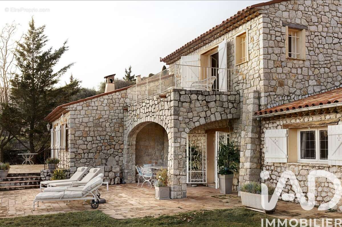 Maison 186 m² à Gourdon  - photo 2
