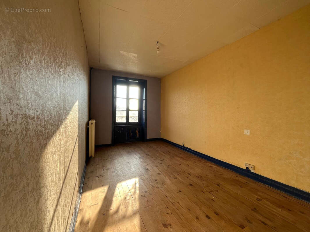 Appartement à VIC-LE-COMTE