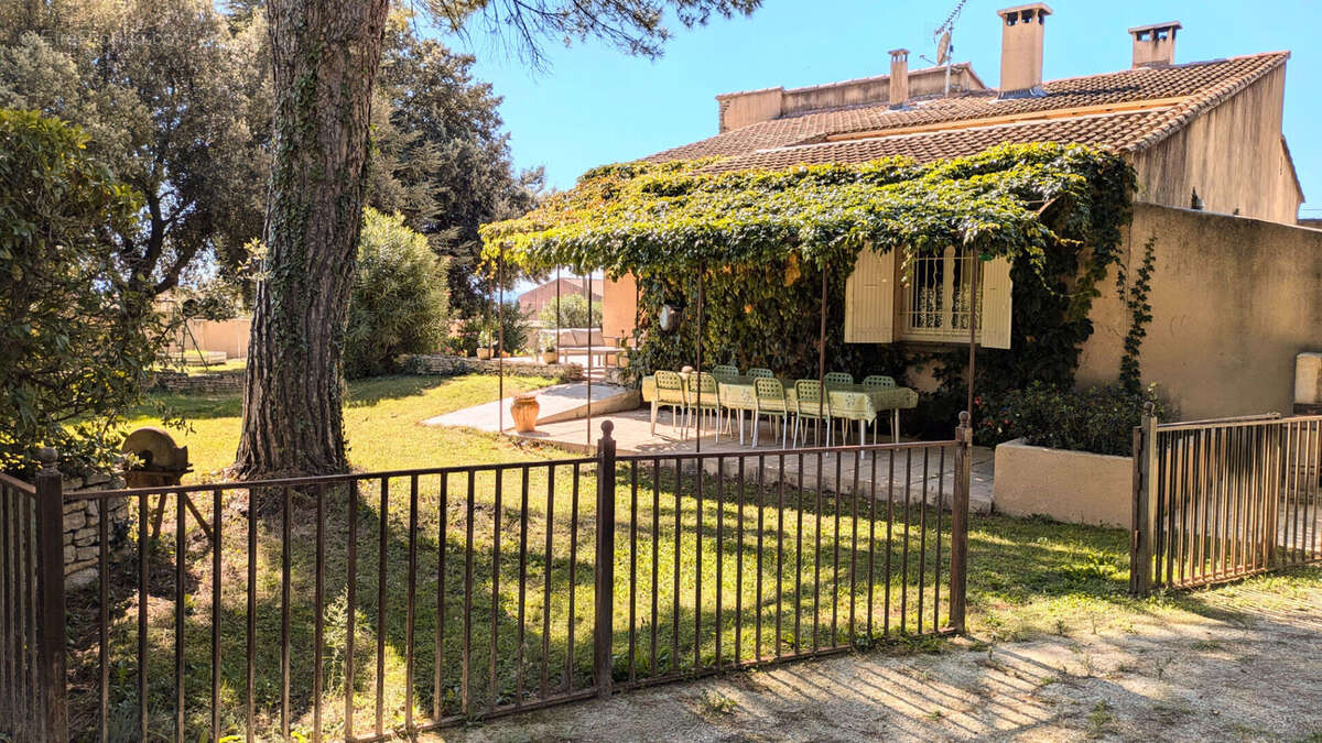 Maison à L'ISLE-SUR-LA-SORGUE