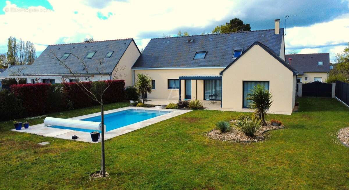 Maison à LEZIGNE