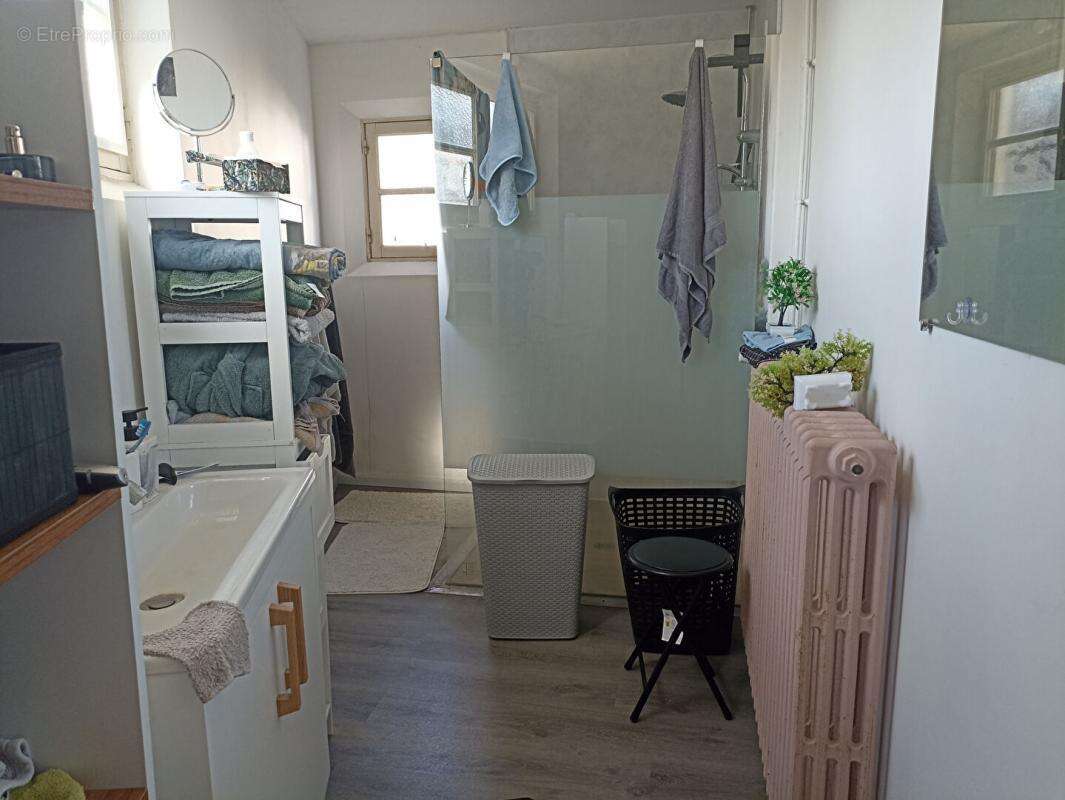 Maison à SAINT-GENOU