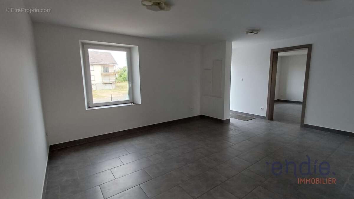 Maison de caractère avec dépendance de 150 m²  Terrain de 27,26 ares - photo 4
