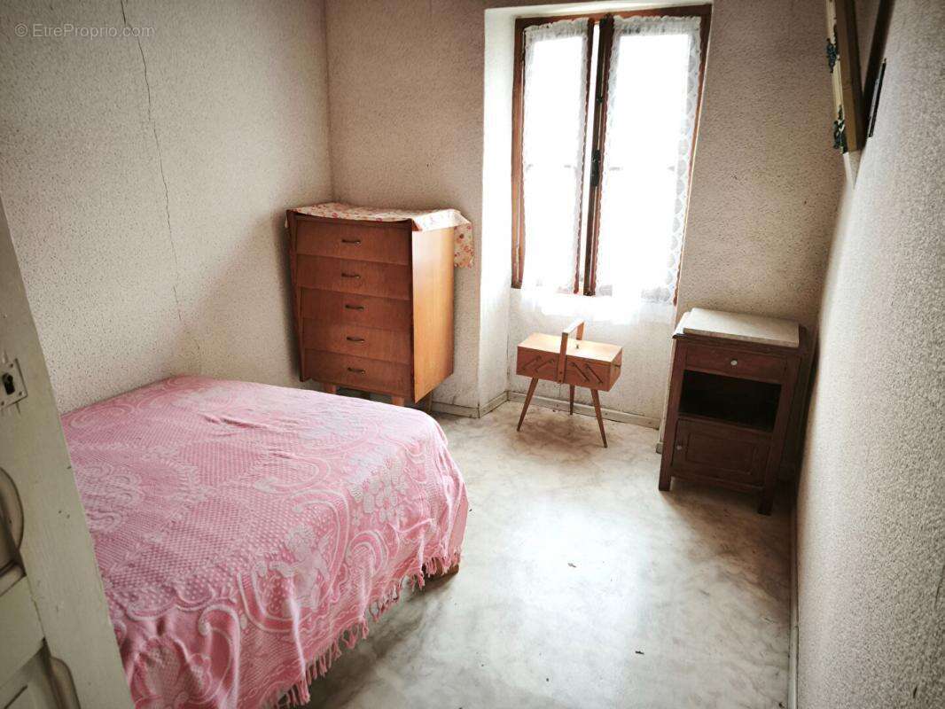 Maison à SAINT-LAURENT-DE-CERDANS