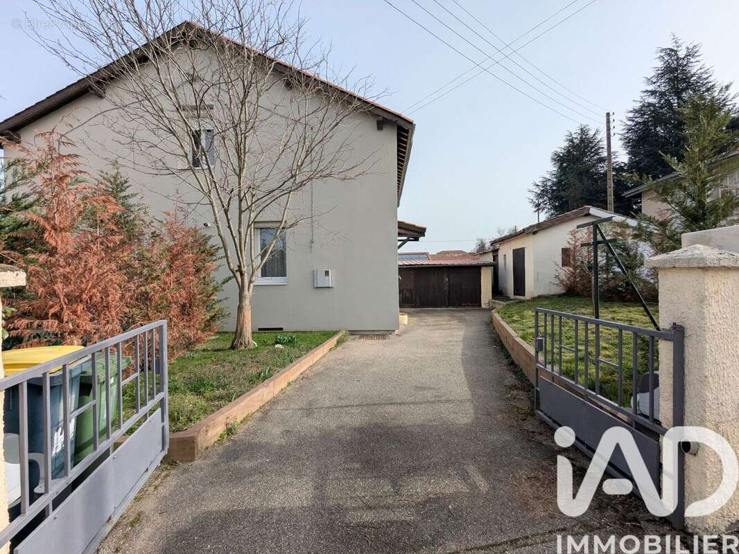 Photo 8 - Maison à LE CHAMBON-FEUGEROLLES