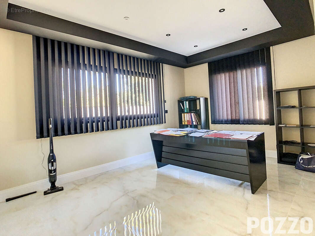 Maison récente de 276 m² à Coudeville Sur Mer (50290) - photo 5