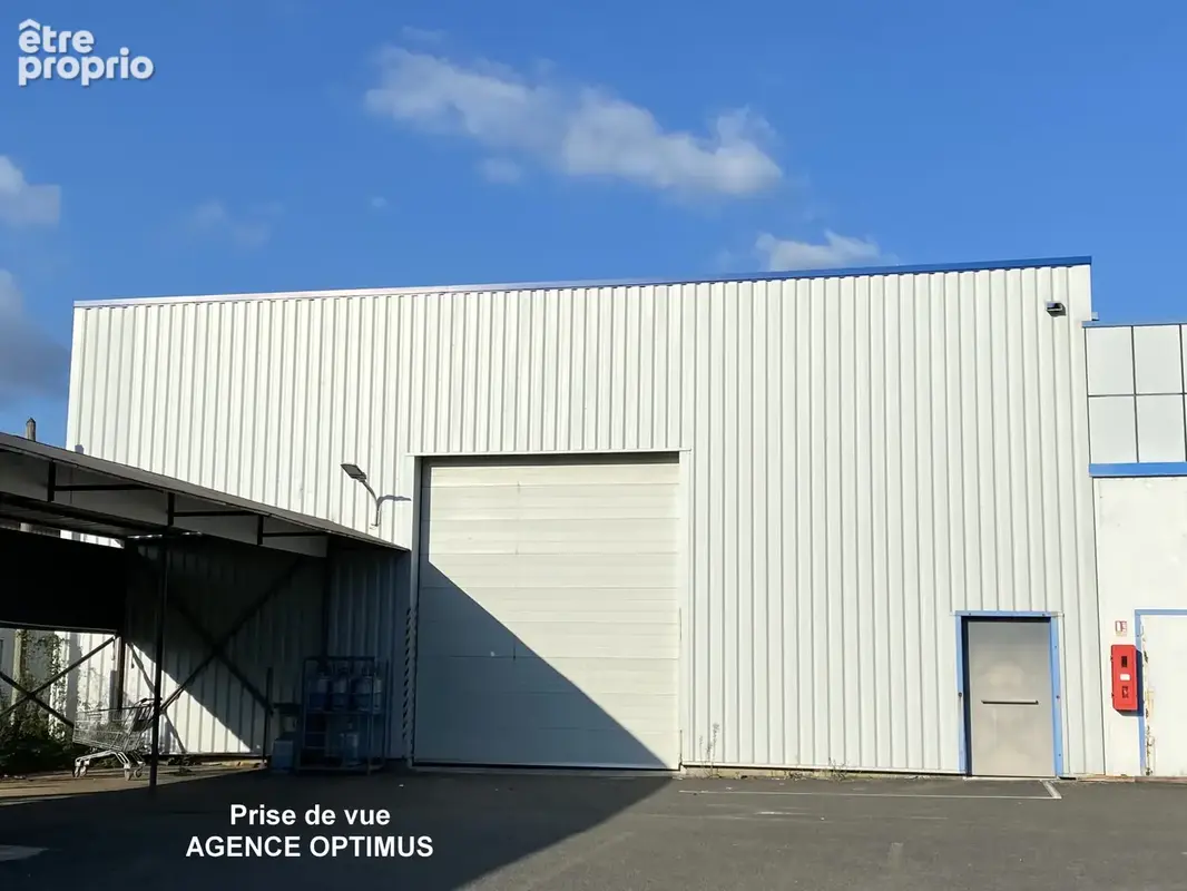 A VENDRE - Local professionnel avec vaste terrain clos à Villeneuve-la-Guyard (89) - photo 4