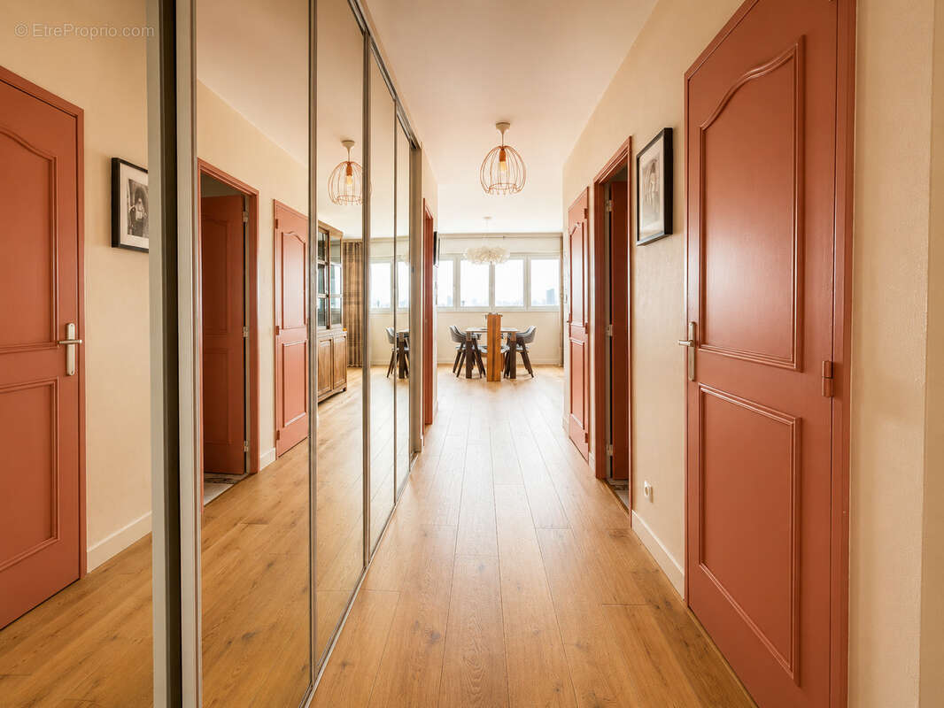 Appartement à COURBEVOIE