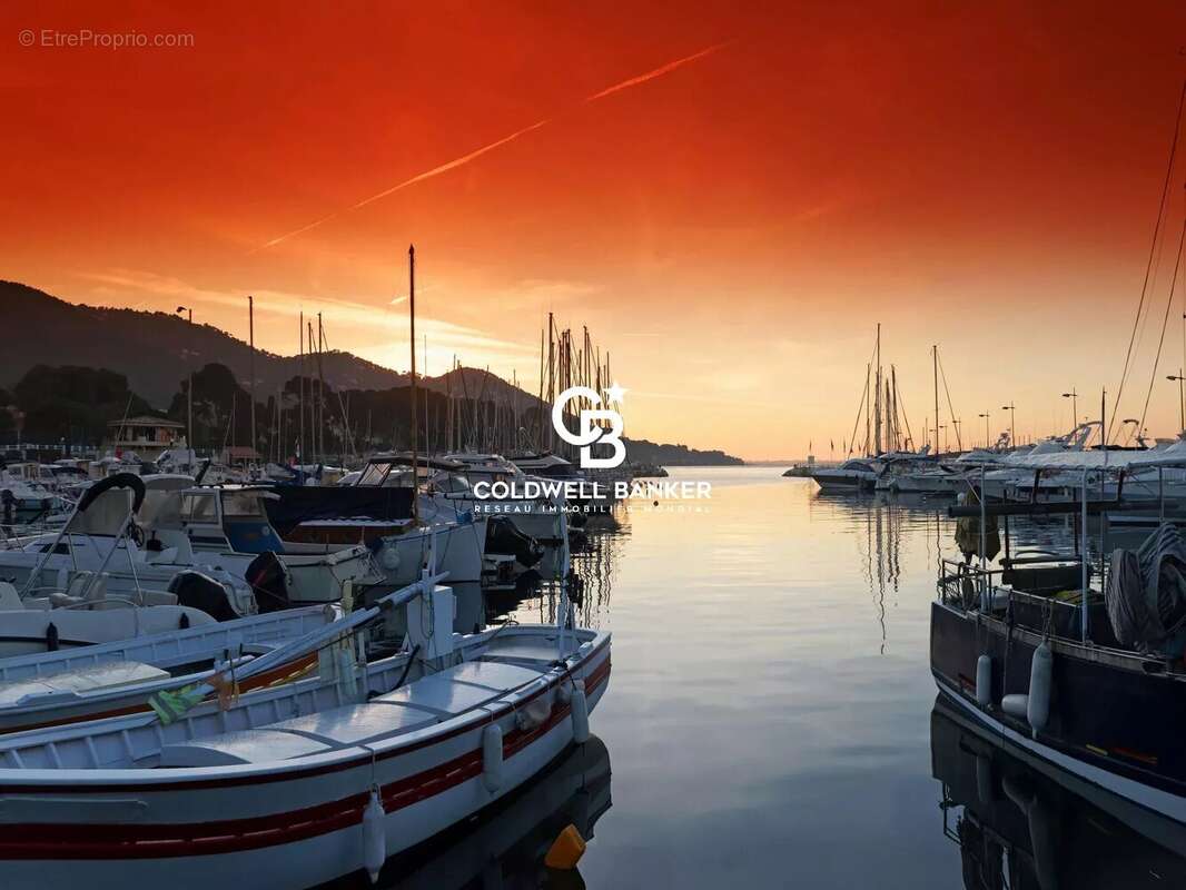 Terrain à CARQUEIRANNE