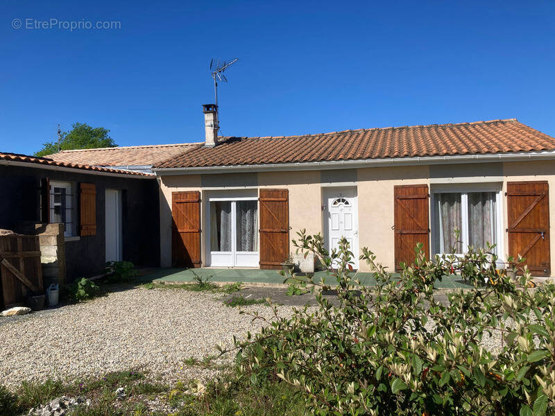 Maison à FONTCOUVERTE