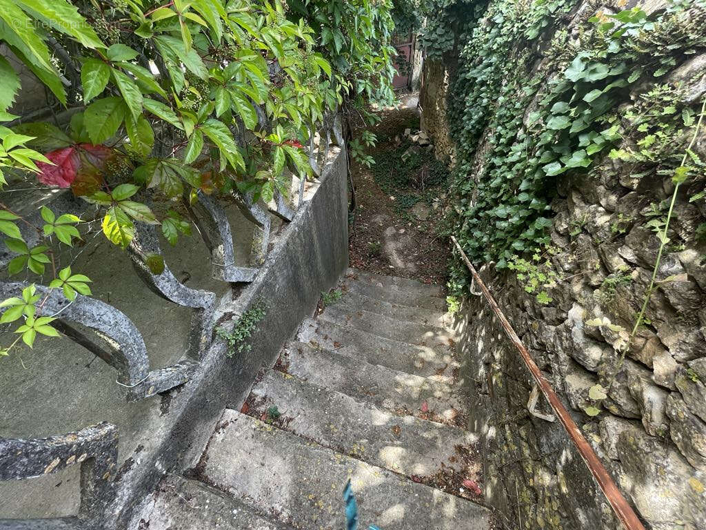 Maison à SAINT-MARCEL-DE-CAREIRET