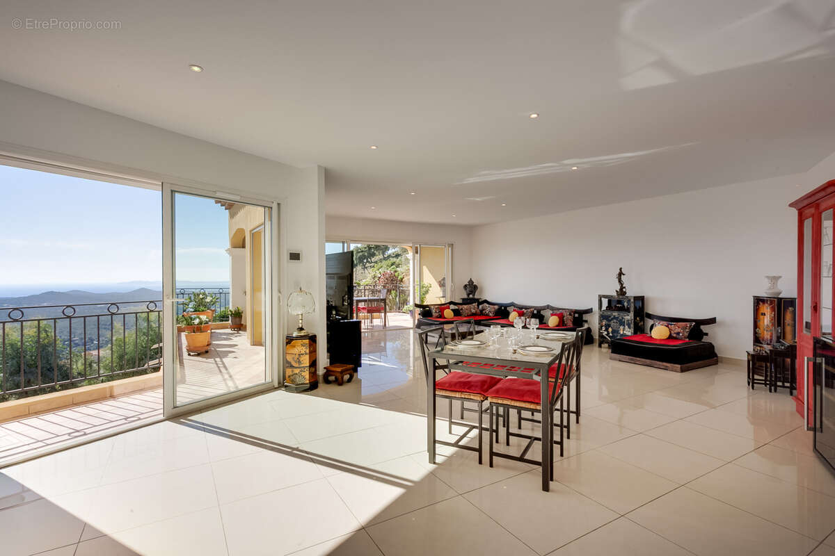 Maison à LA LONDE-LES-MAURES